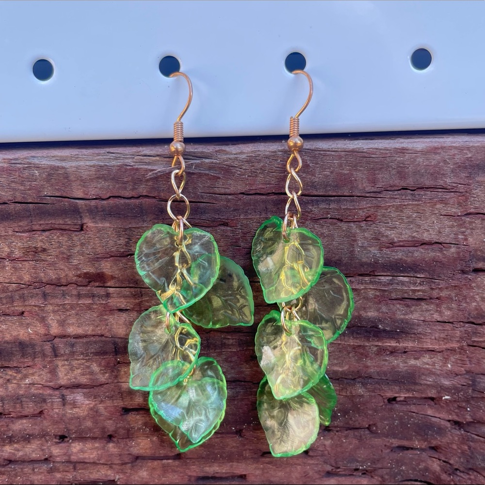 Dangling Leaves Earrings 🌱
